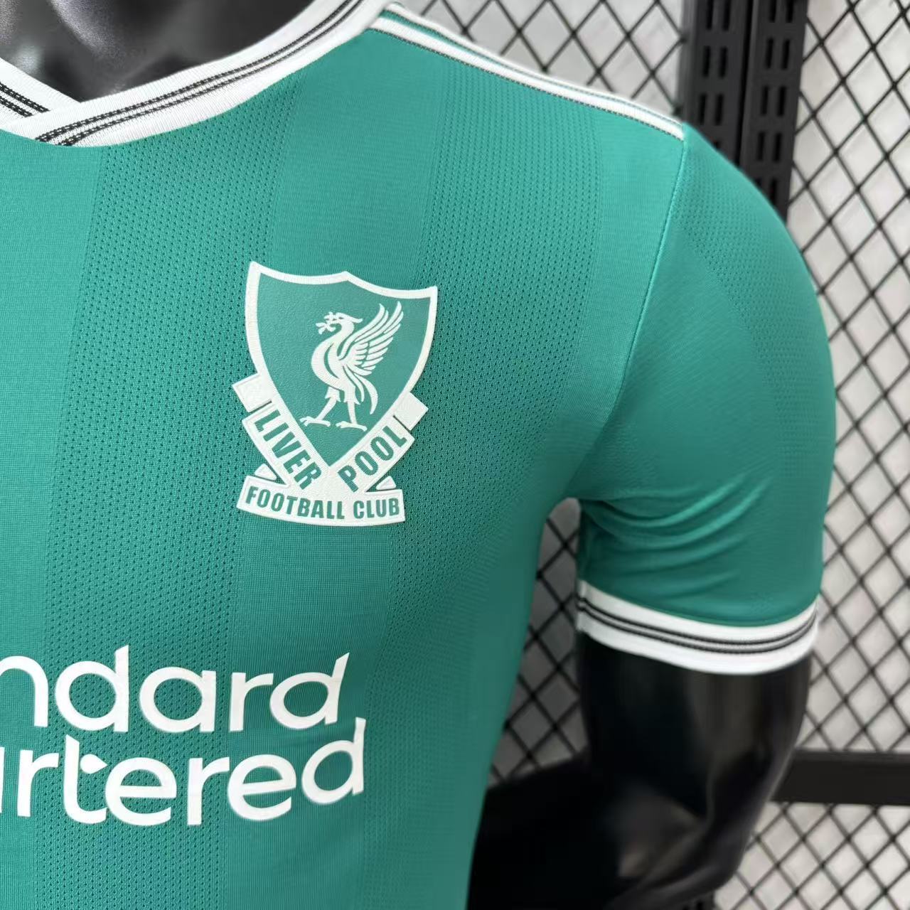 25/26 Liverpool's second away jersey