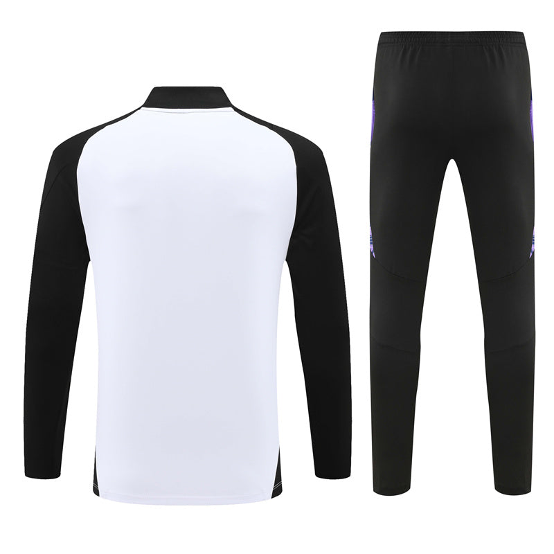 Ensemble de blancs allemands 24/25