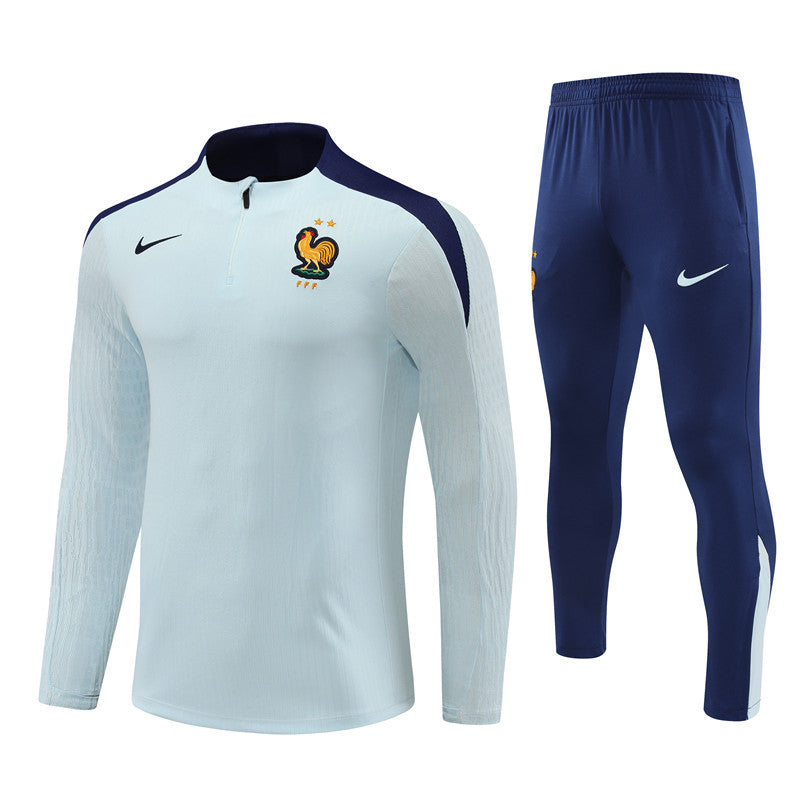 Ensemble bleu clair français 24/25